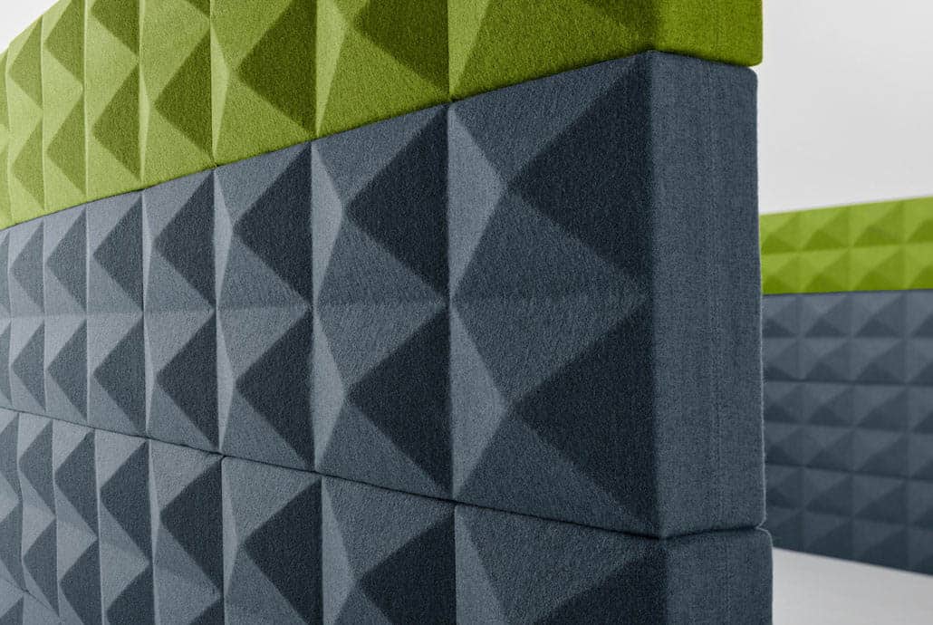 four design fabricks briques les Fabricks offrent la possibilité de changer d’espace dans un lieu de travail moderne et décloisonné en créant des murs pour les espaces de réunion et les espaces de travail individuels
